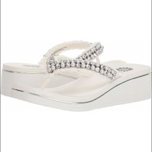 Yellow Box White Flip Flop Sandals in Box size 8.5